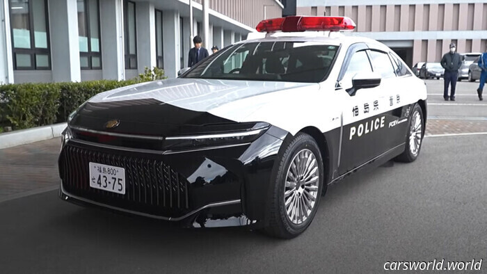 Toyota Crown Hydrogen Sedan Takes on Surprise New Roles on the Streets of Japan | Carscoops